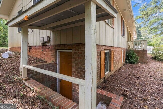 Building Photo - 9169 Lakeview Dr SW