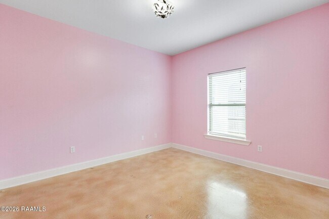 Building Photo - 205 Quiet Bluff Dr