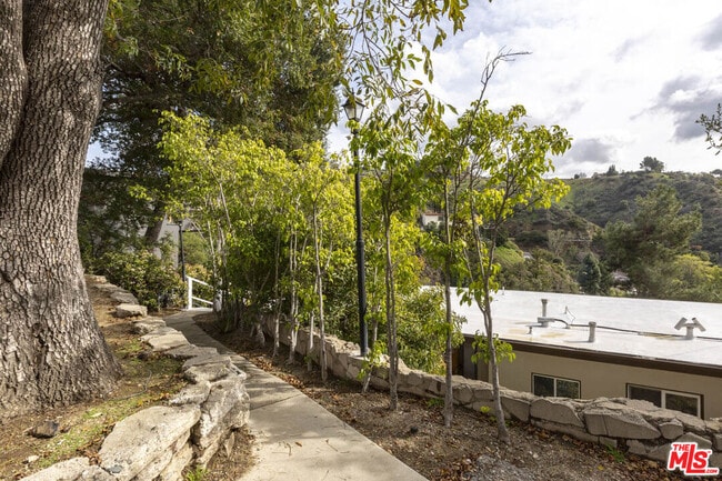 Building Photo - 2470 Zorada Dr