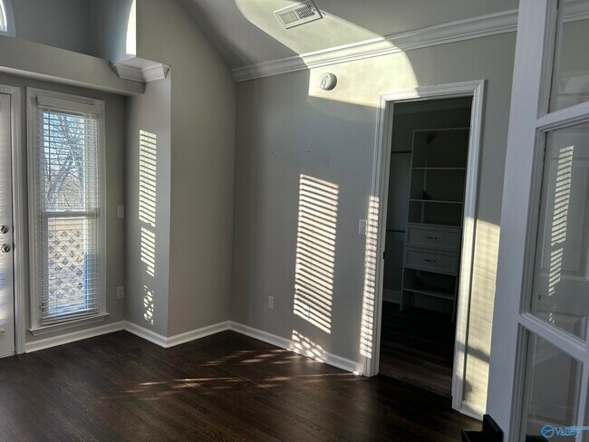 Building Photo - 2012 Fairway Hills Dr