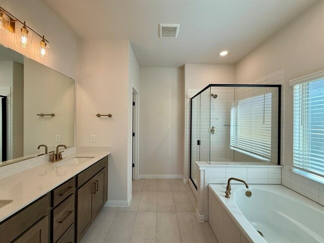 Building Photo - 617 Palo Brea Lp