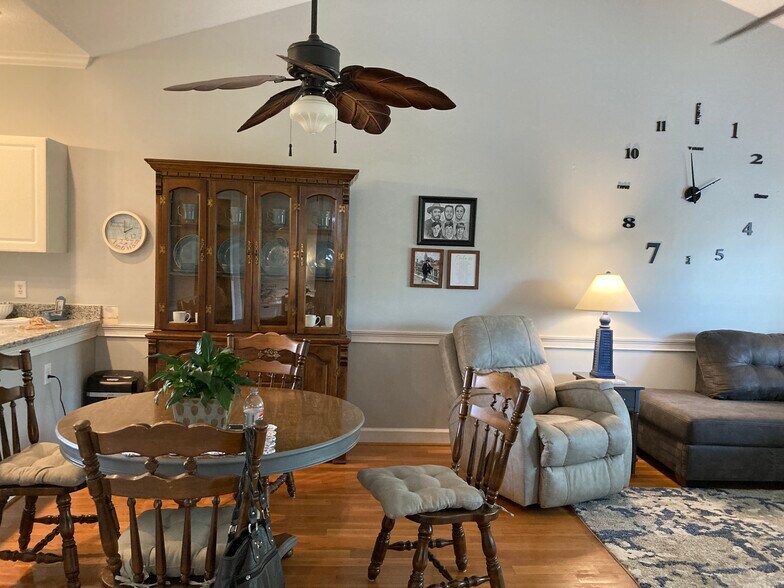 Building Photo - 4241 Hibiscus Dr