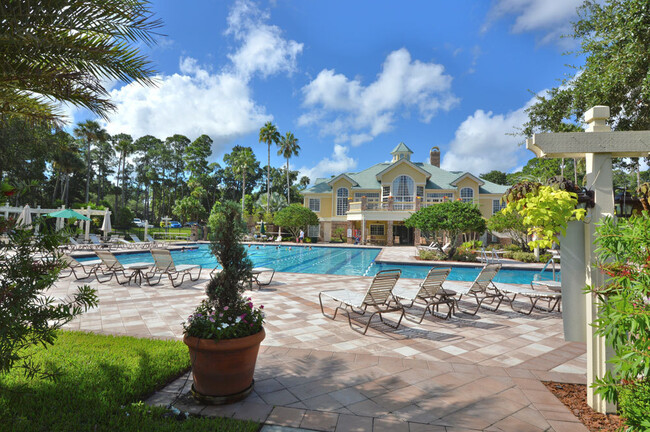 Building Photo - Beautiful 5 Bed 4 Bath Pool Home in the gu...
