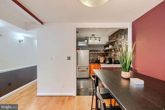 Building Photo - 624 Jasper St