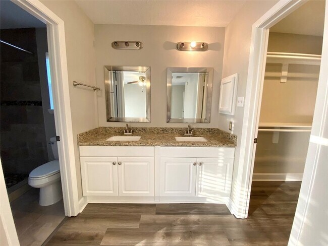 Building Photo - 2531 Bisontine St