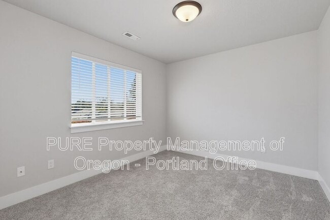Building Photo - 1730 NE Gilbert Ln