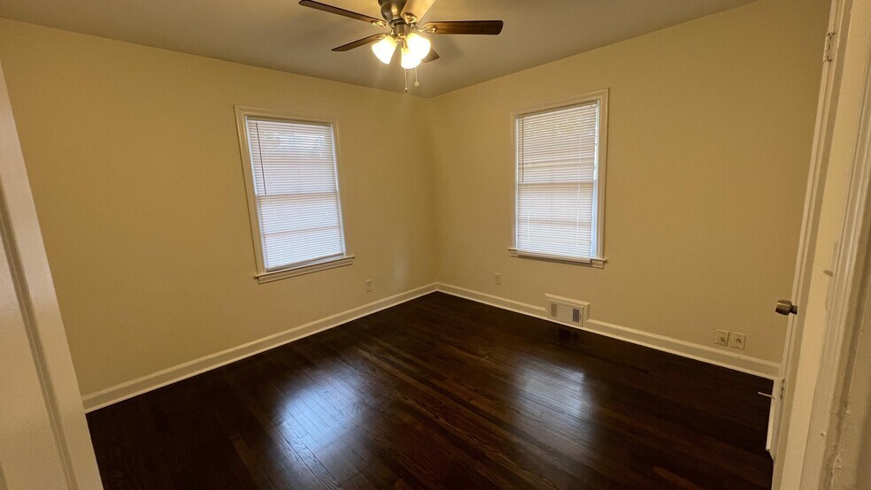 Building Photo - 2800 Long Way