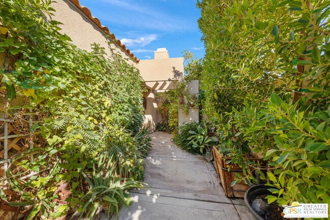 Building Photo - 17 Mission Ct