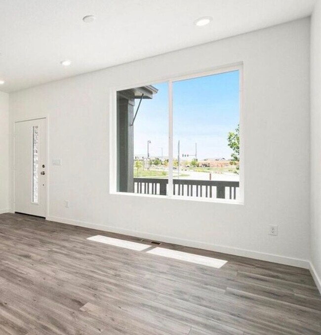 Building Photo - Efficient & Modern 2024-Built Townhome | 2 Bed | 2-Car Garage | Timnath