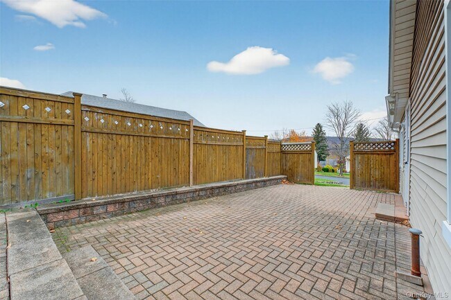 Building Photo - 913 Parkway Pl