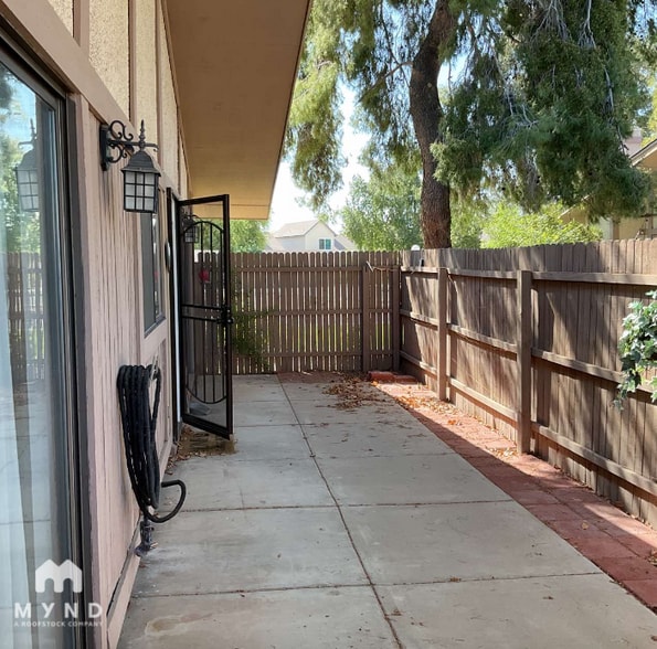 Building Photo - 1550 N Stapley Dr