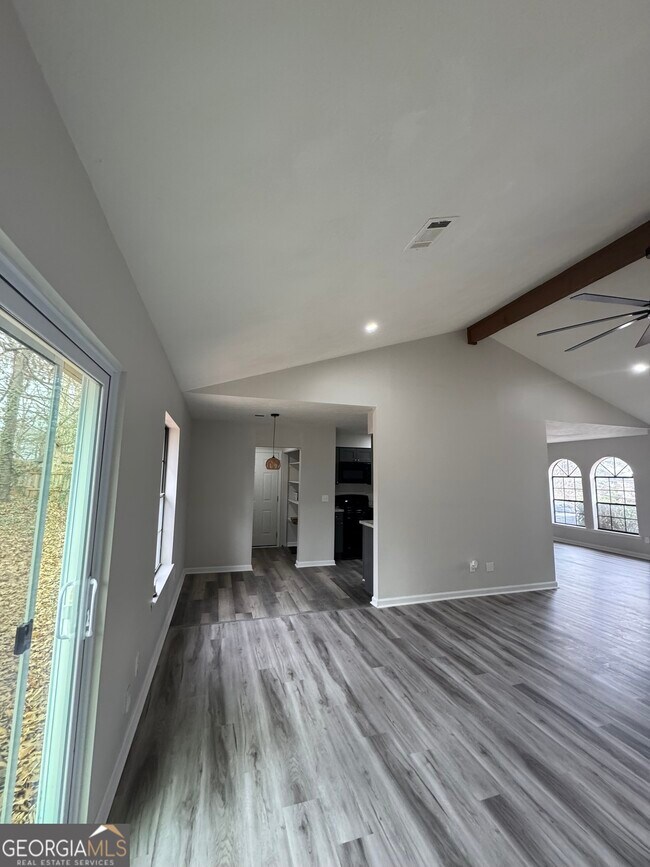 Building Photo - 3821 River Rd