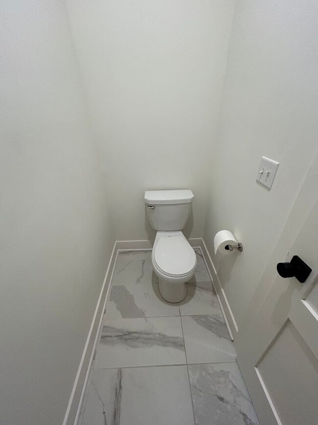 Building Photo - 108-110 Oakwood Ct