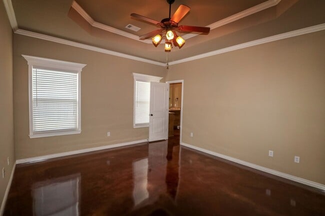Building Photo - 4 Bedroom Single Family Home:  Move in Special: 3 weeks free with approved application by Decembe...