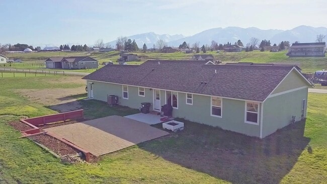 Building Photo - Beautiful 4 bed 2 bath on 1.37 acres in Corvallis.