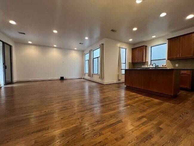 Building Photo - 2816 Rusk St