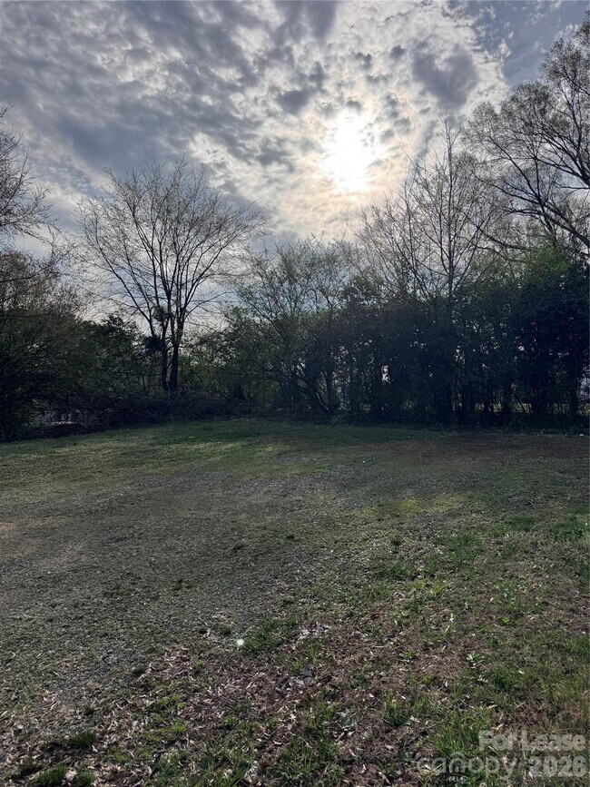 Building Photo - 65 White St SW