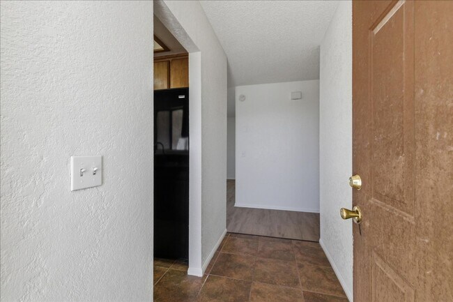 Building Photo - 3 Bedroom in Indian Cove Neighborhood