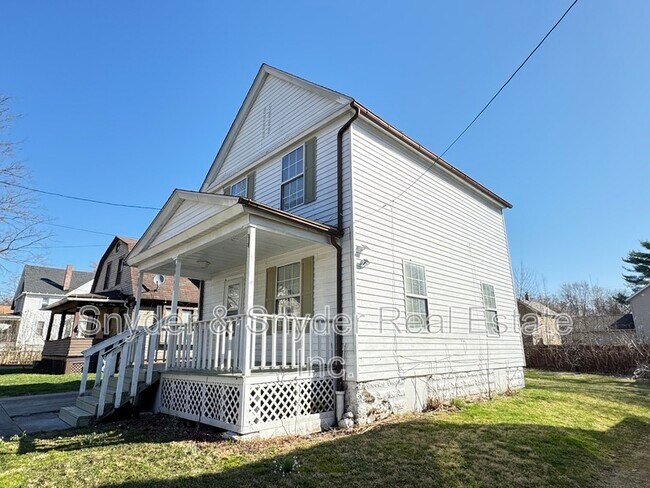 Building Photo - 143 Gale St