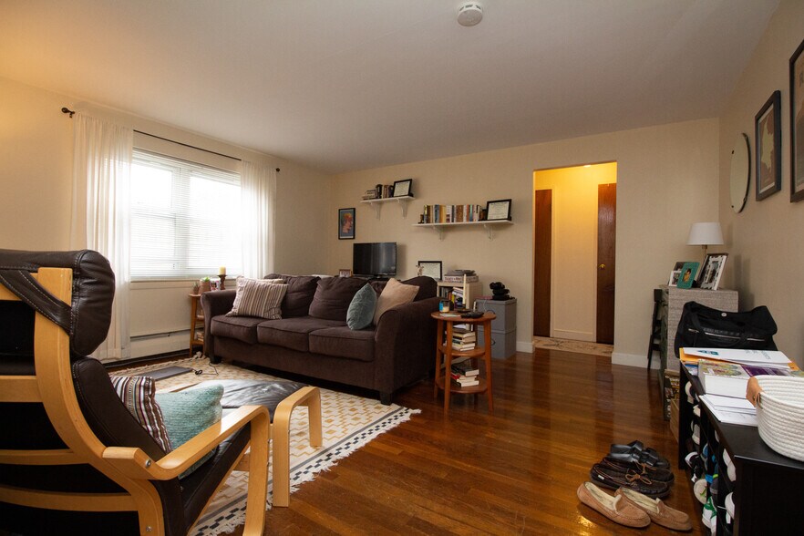 Building Photo - 79 Chestnut St