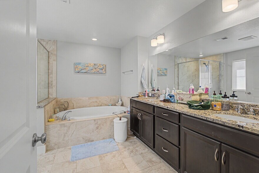 Building Photo - 2102 Summerlin Ln