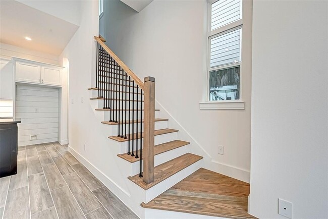 Building Photo - 8930 Spring Knoll Forest Dr
