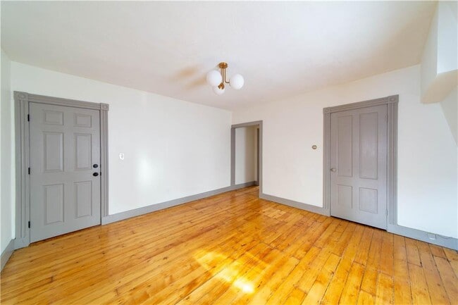 Building Photo - 309 Main St