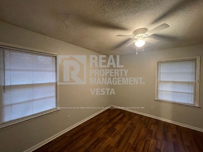 Building Photo - 102 Hope Pl