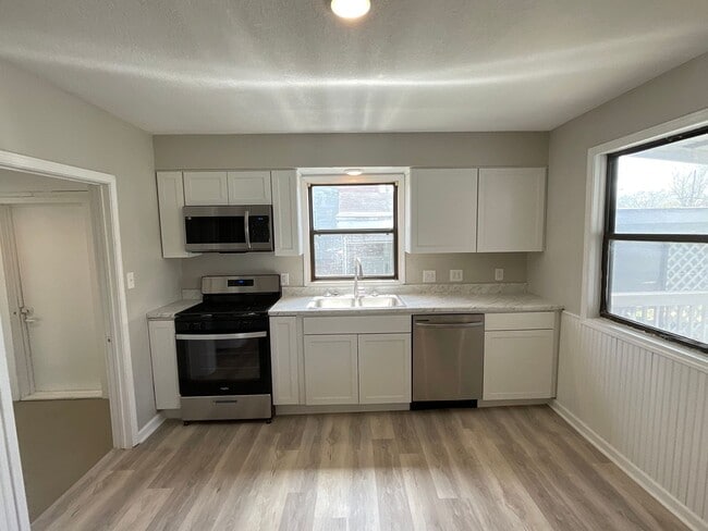Building Photo - Newly Updated 2 bedroom / 1 bathroom house...