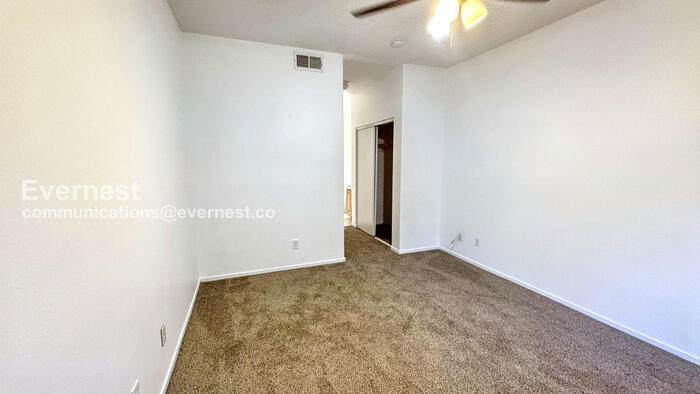 Building Photo - 5655 E Sahara Ave