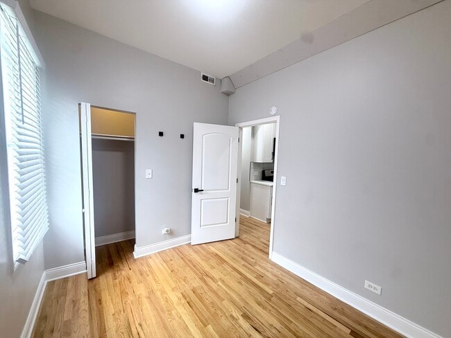 Building Photo - 3008 E 81st St