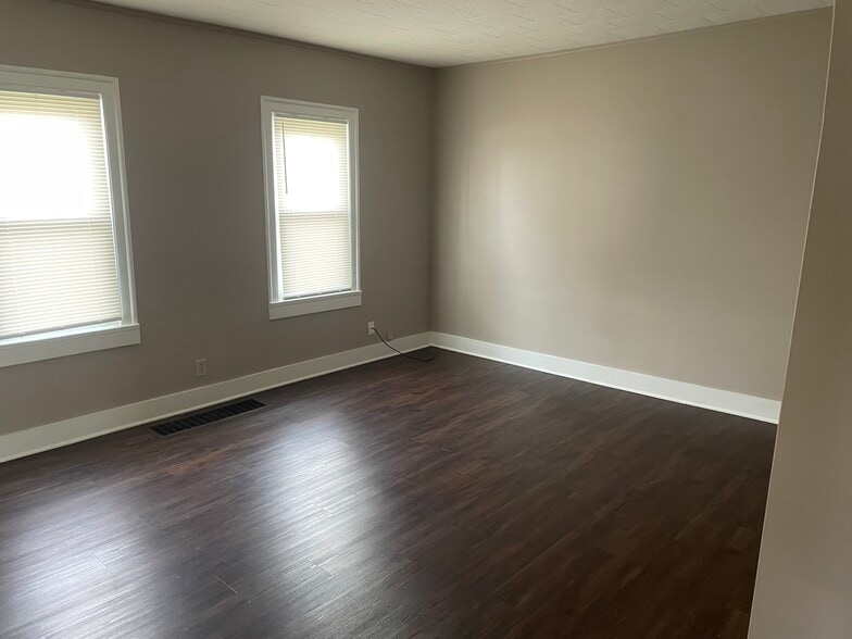 Building Photo - 230 Sturges Ave