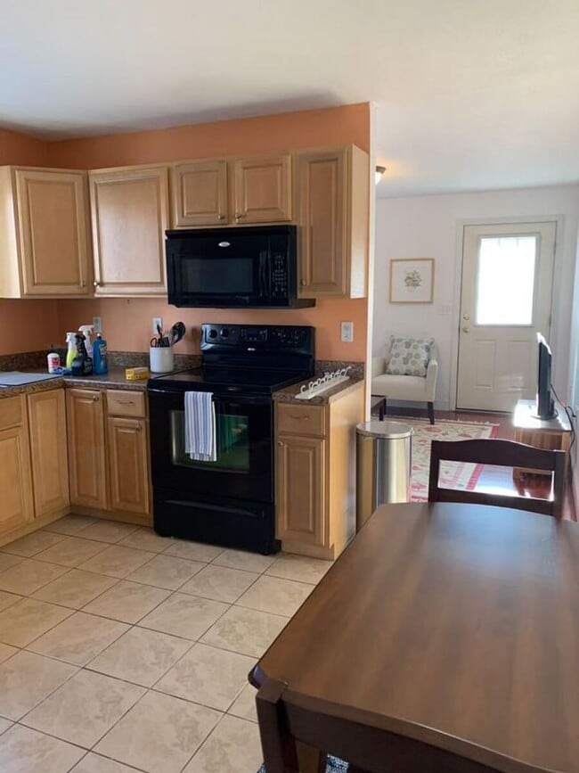 Building Photo - 22 Cedar St