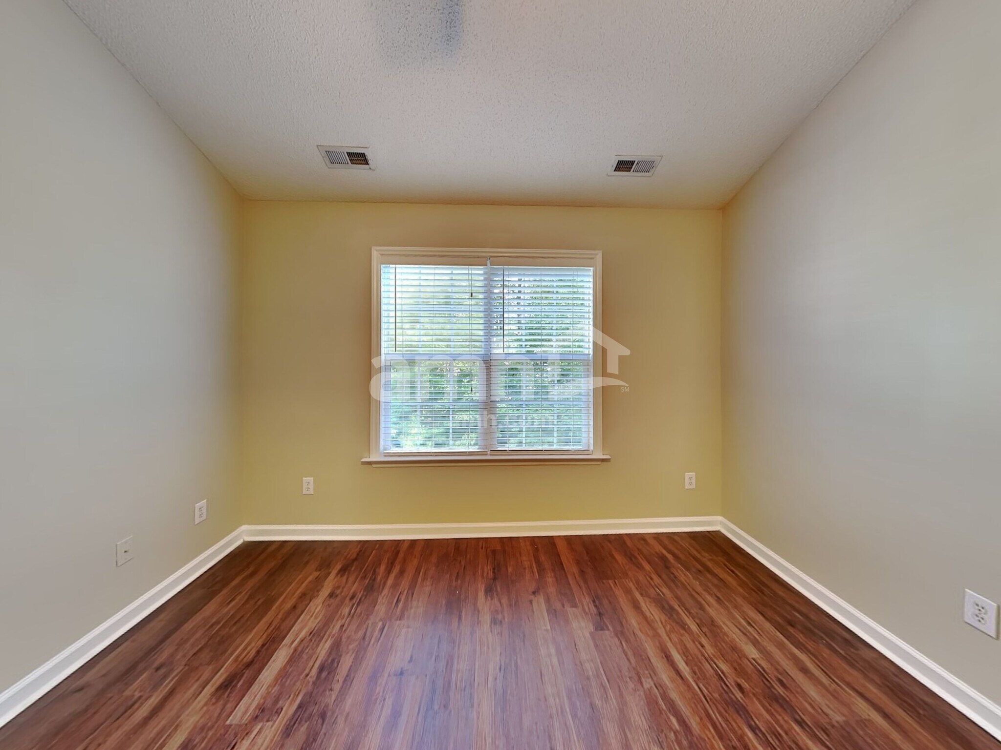 Building Photo - 104 Trailing Oak Trl