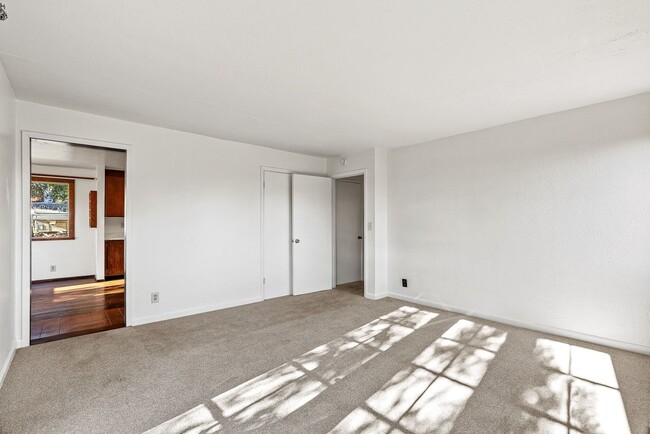 Building Photo - Cozy 2BR/2BA Duplex | Fireplace, Patio & Utilities Included