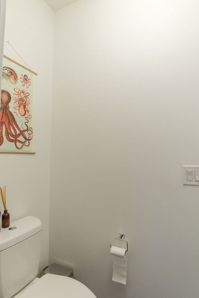 Building Photo - 3Bd/3Ba Seattle Townhouse