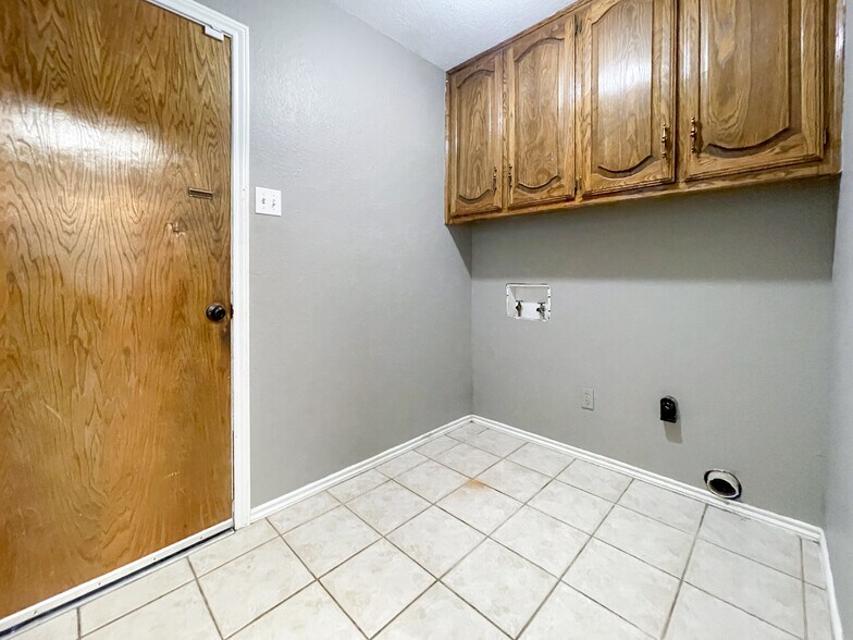 Building Photo - 7104 Churchill Cir