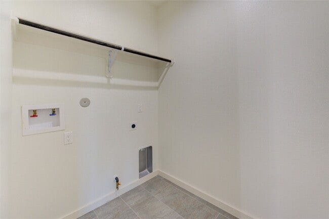 Building Photo - 2922 El Fenice Ln