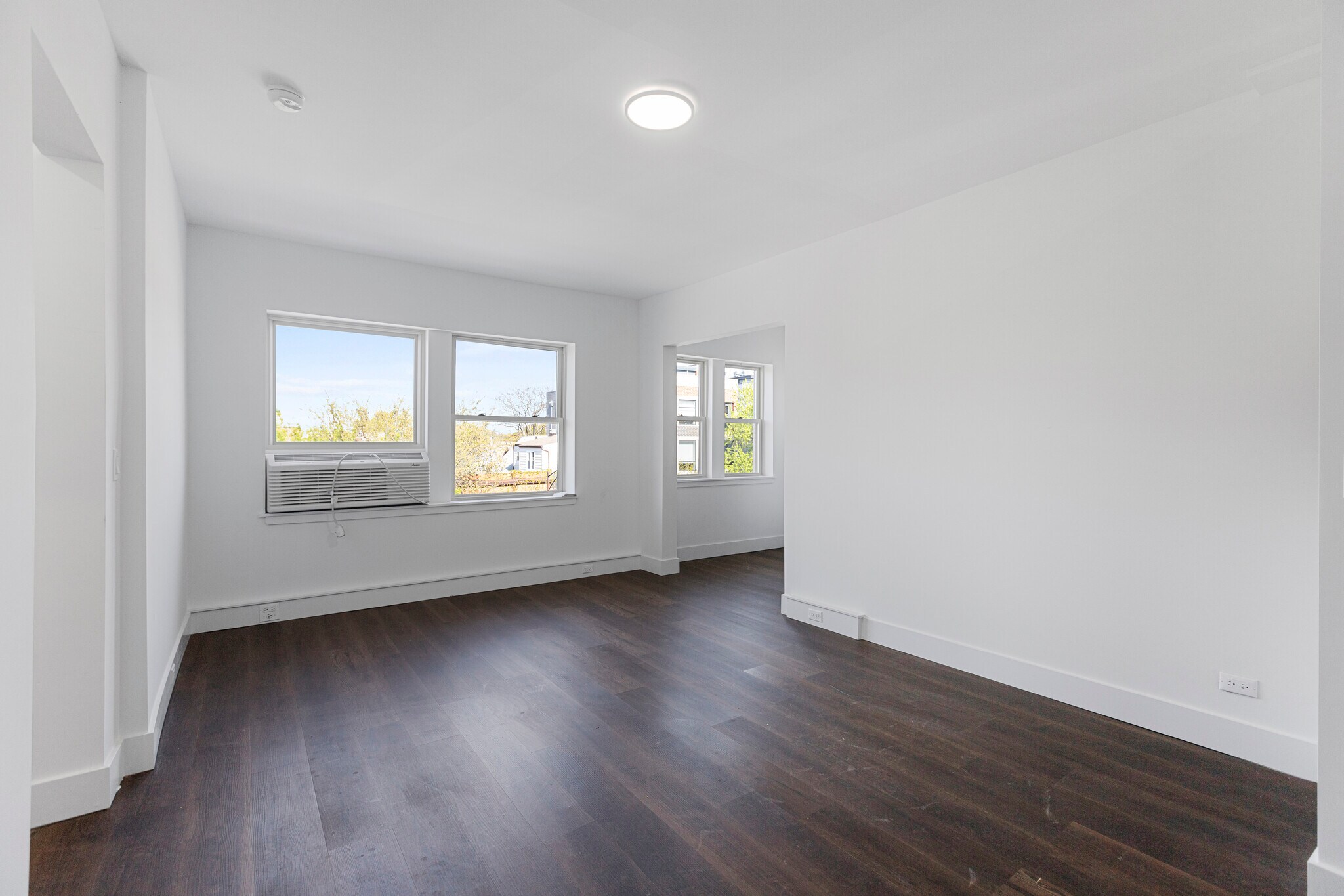 Building Photo - 1555 W Hollywood Ave