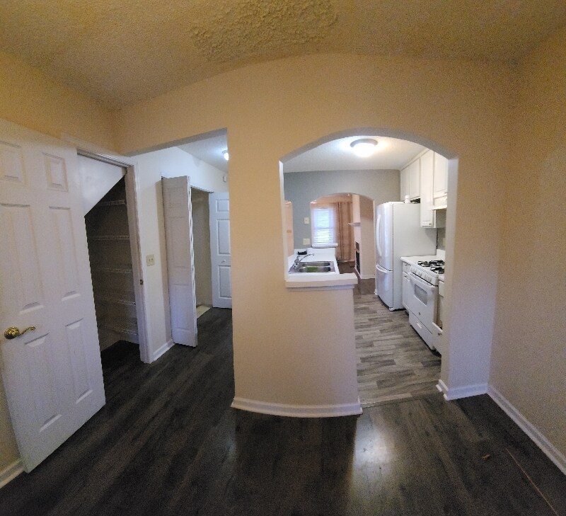 Building Photo - 200 Glynn Addy Dr