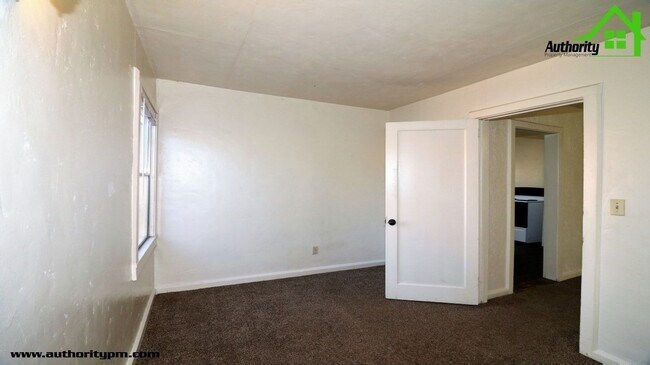 Building Photo - 1137 Magnolia Ave
