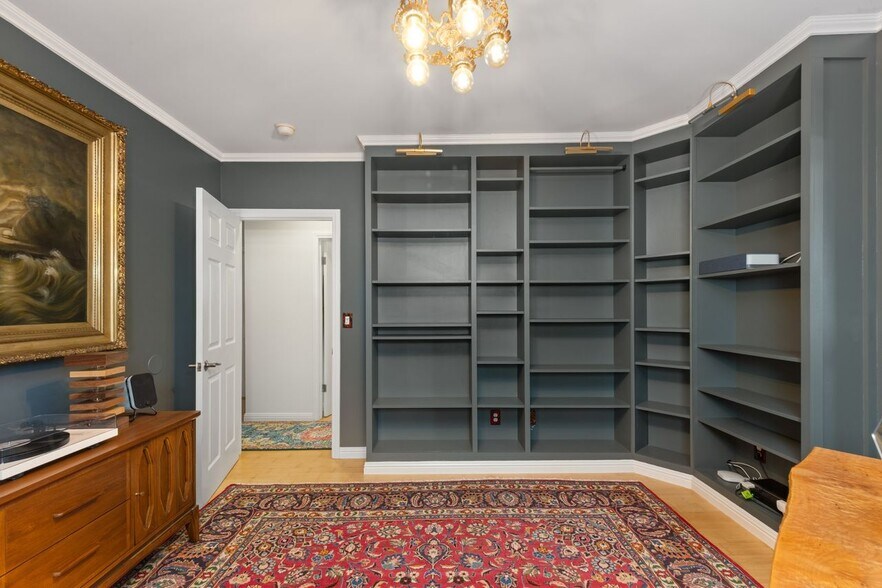 Building Photo - 1659 Ellsmere Ave