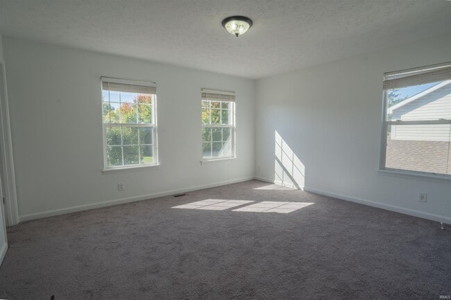 Building Photo - 2706 Grosbeak Ln