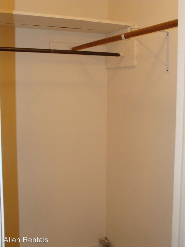 Building Photo - 1215 Poyntz Ave