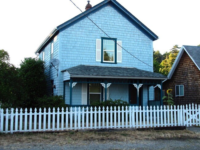 Building Photo - ***PENDING APPLICATIONS***3 Bedroom, 1 Bat...