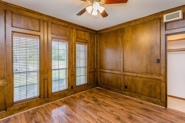 Building Photo - 1703 Plantation Dr