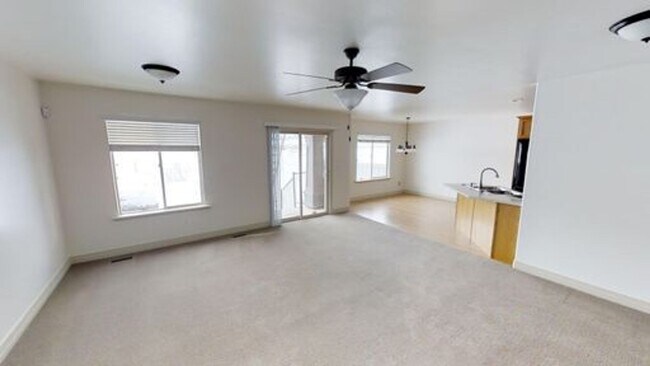 Building Photo - A PERFECT TOWNHOME IN EAGLE MOUNTAIN