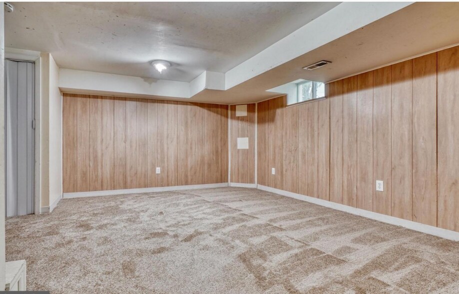 Building Photo - 1035 Arncliffe Rd