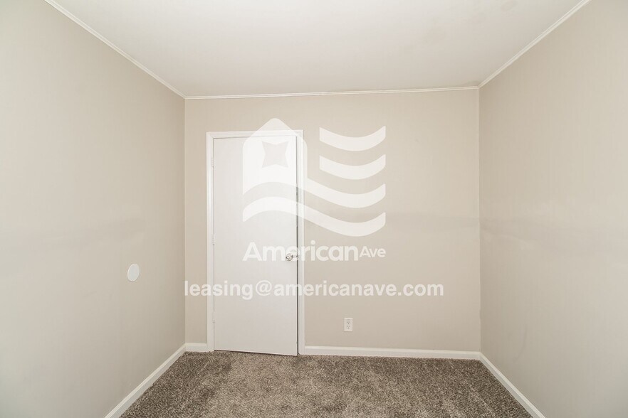 Building Photo - 30 Burdock Cir