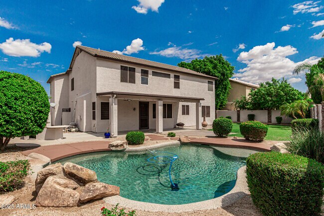 Building Photo - 7033 W Honeysuckle Dr